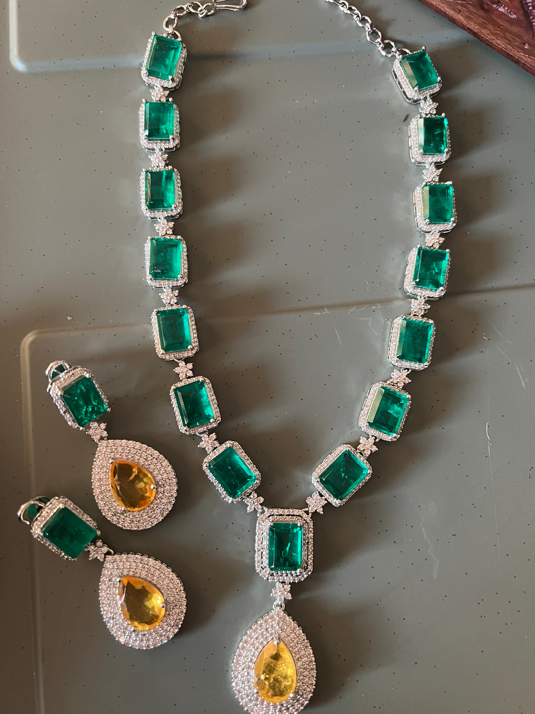 Exquisite Doublet Stone Necklace Set - Elevate Your Elegance