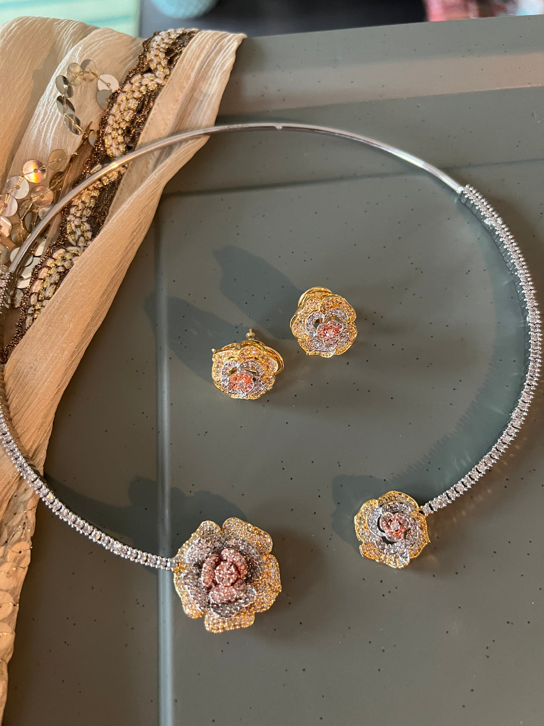 Cute Flower Design Necklace Set with Three-Tone Polish and Sparkling CZ Stones – Perfect for Cocktails & Night Outs