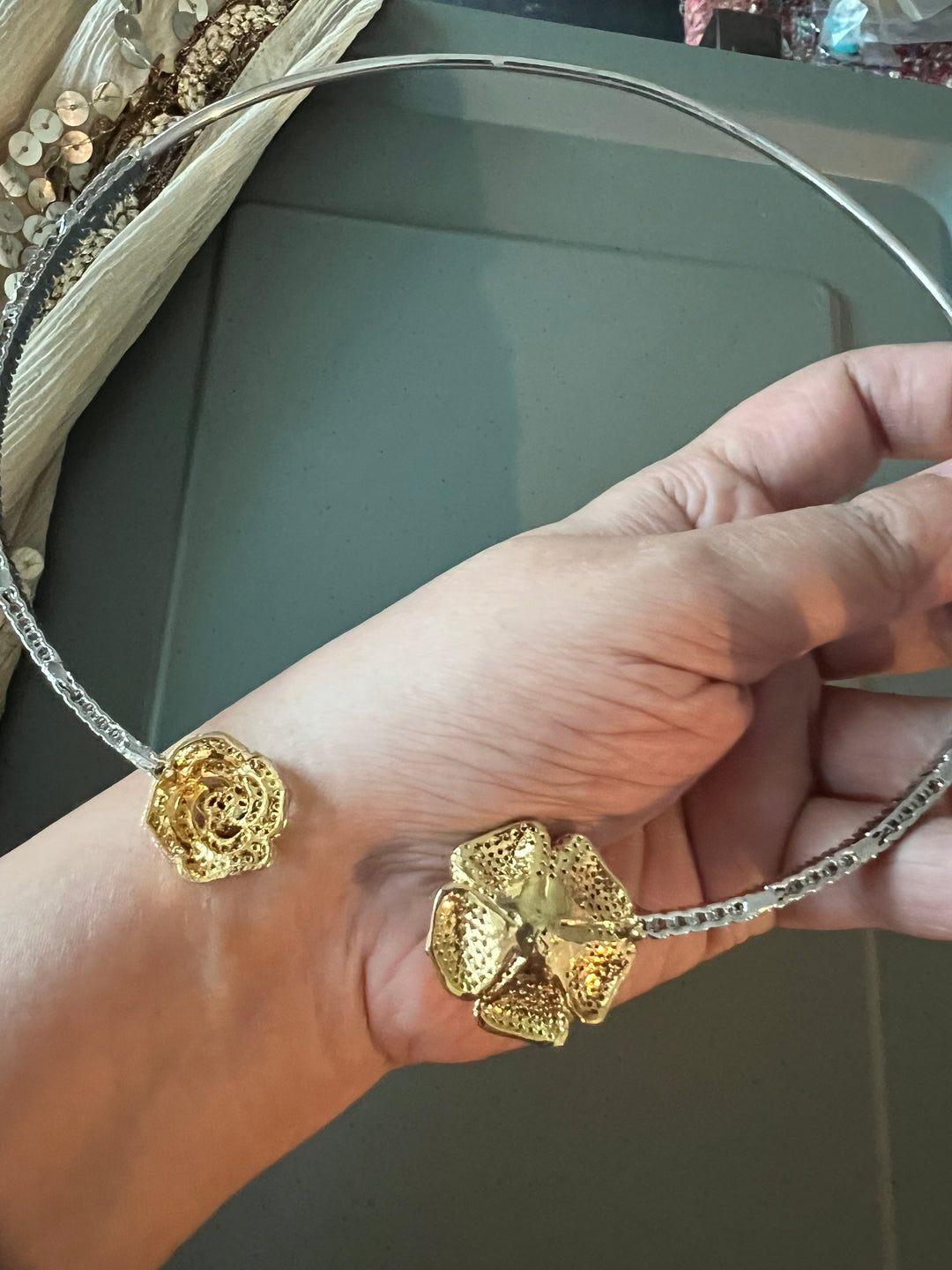 Cute Flower Design Necklace Set with Three-Tone Polish and Sparkling CZ Stones – Perfect for Cocktails & Night Outs