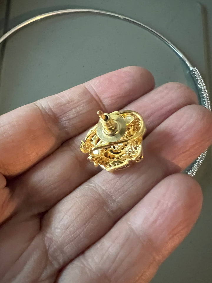 Cute Flower Design Necklace Set with Three-Tone Polish and Sparkling CZ Stones – Perfect for Cocktails & Night Outs