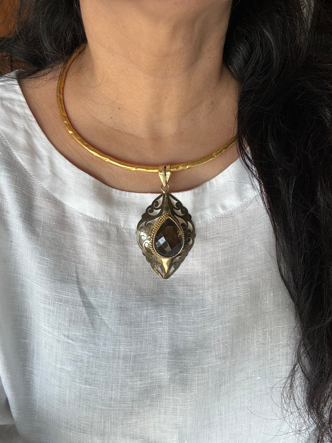 Hasli Necklace with Pretty Pendant