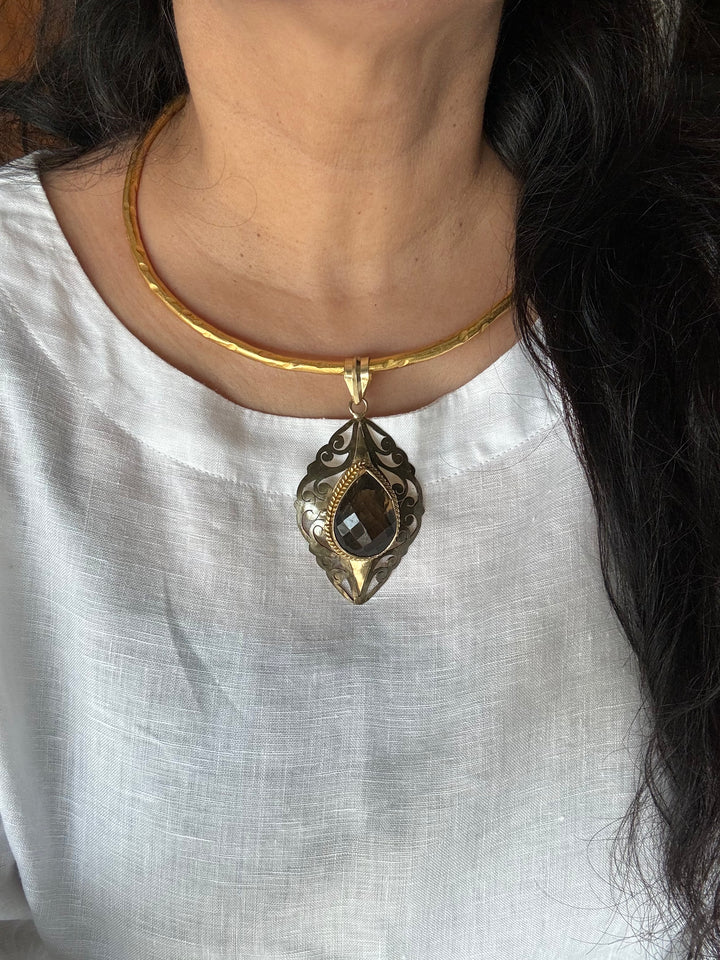 Hasli Necklace with Pretty Pendant