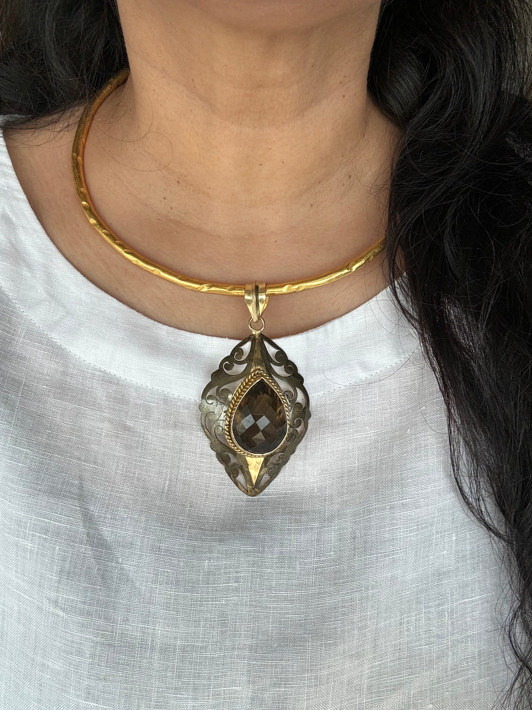 Hasli Necklace with Pretty Pendant