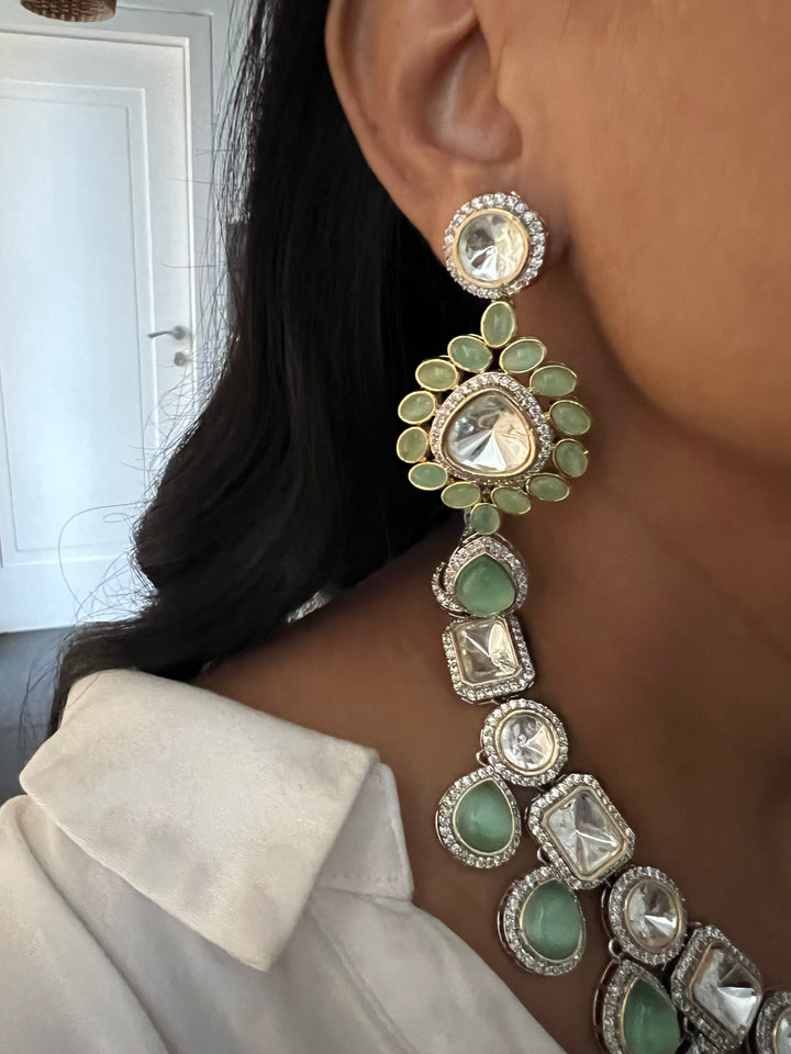 Elegant Kundan Necklace Set - Dazzle at Weddings and Festive Affairs