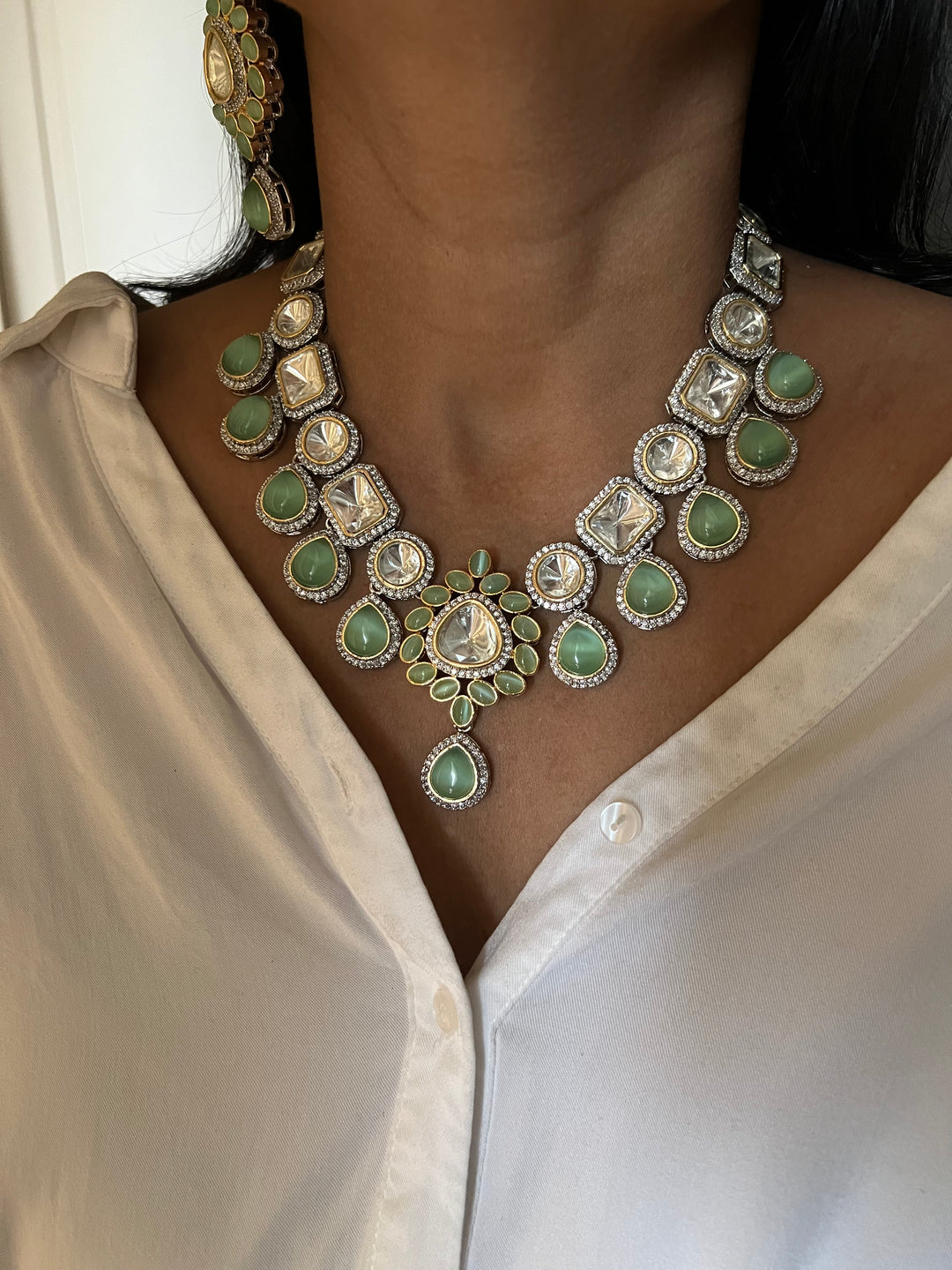 Elegant Kundan Necklace Set - Dazzle at Weddings and Festive Affairs