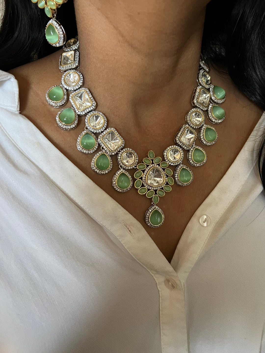 Elegant Kundan Necklace Set - Dazzle at Weddings and Festive Affairs