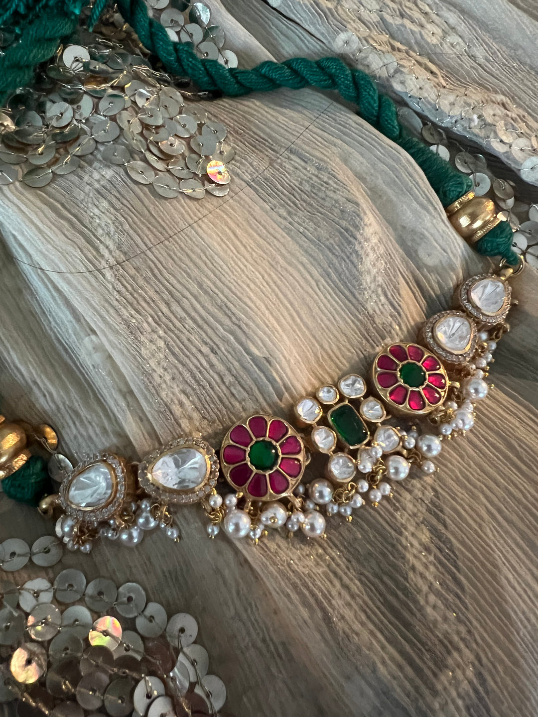 Light and Elegant Kundan Choker Necklace Set – Perfect for Destination Weddings