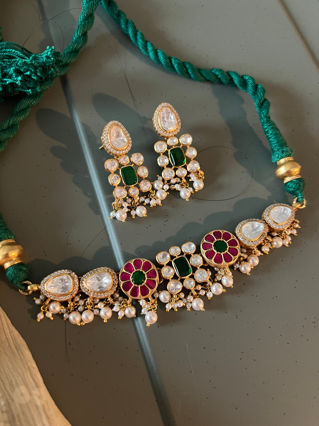 Light and Elegant Kundan Choker Necklace Set – Perfect for Destination Weddings