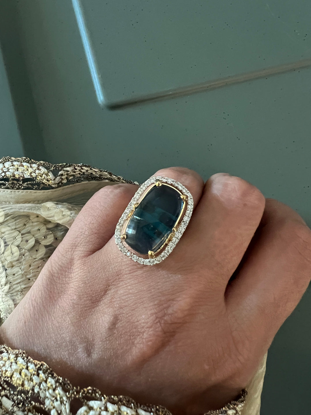 Elegant Stone Ring - A Touch of Timeless Beauty