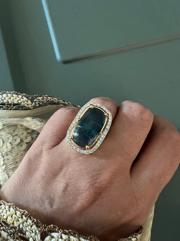 Elegant Stone Ring - A Touch of Timeless Beauty