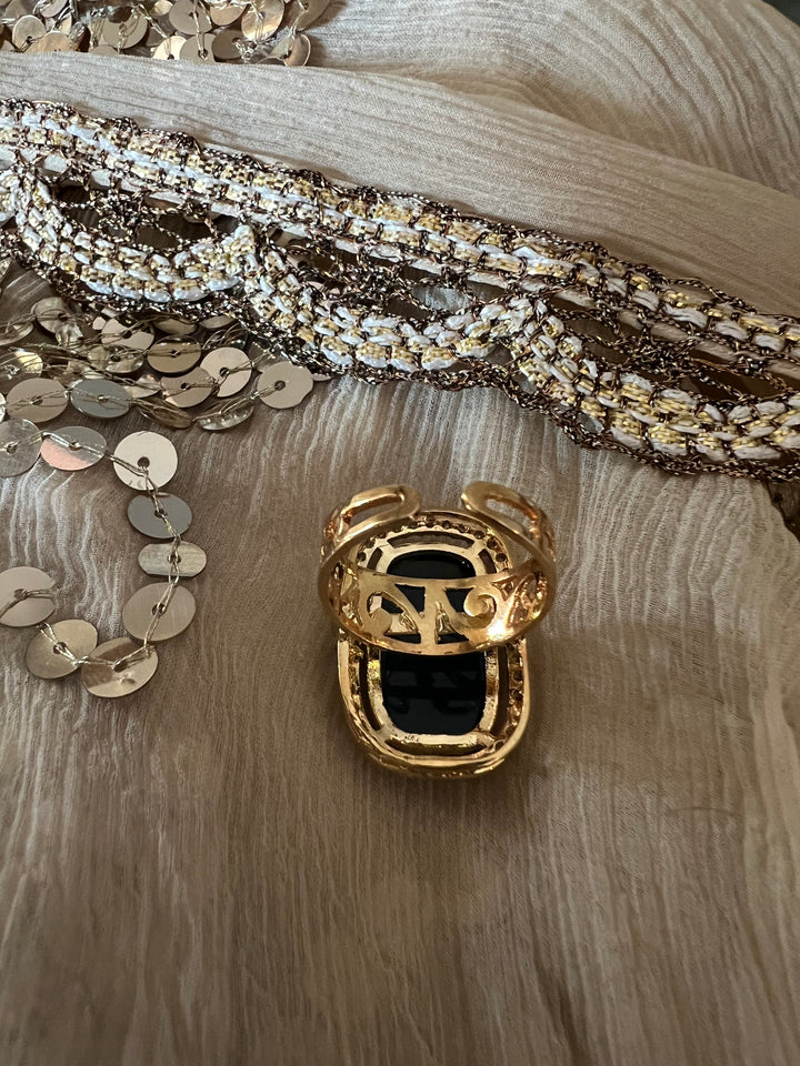 Elegant Stone Ring - A Touch of Timeless Beauty