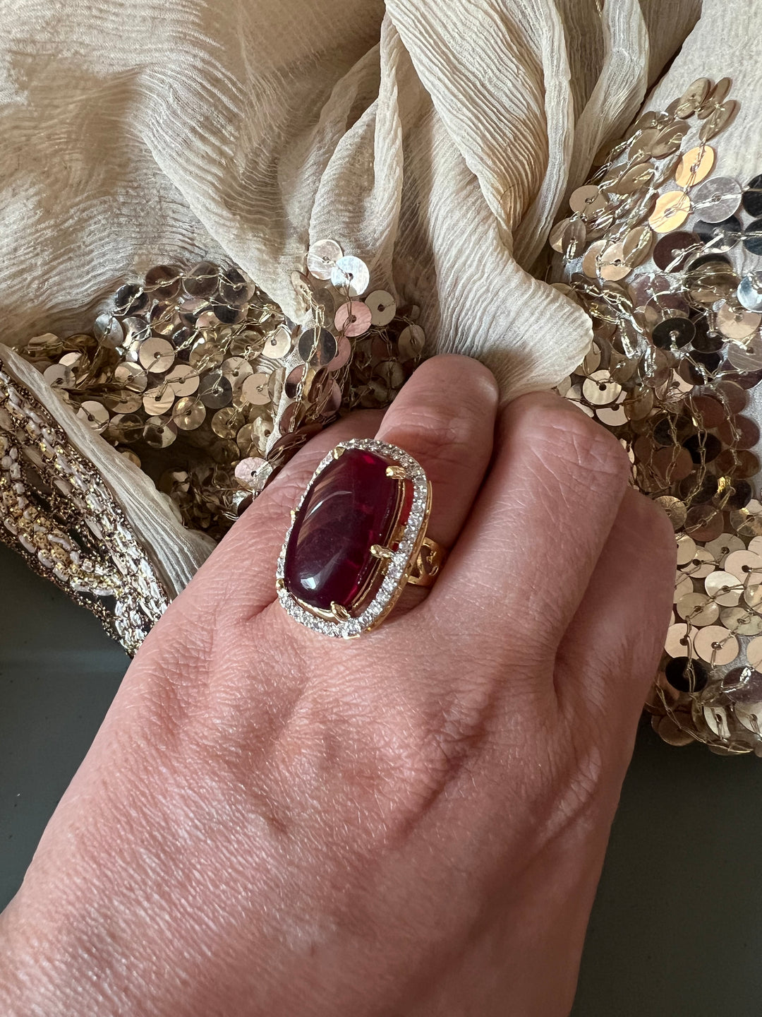 Elegant Stone Ring - A Touch of Timeless Beauty