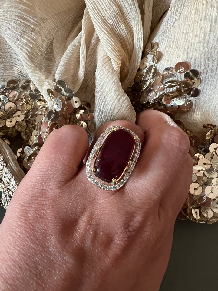 Elegant Stone Ring - A Touch of Timeless Beauty