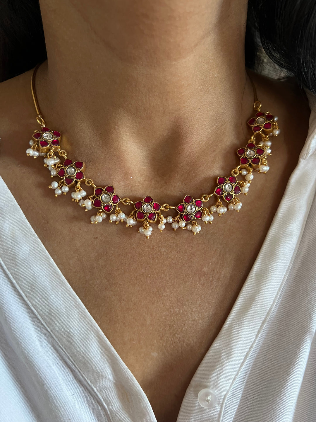 Light Silver Flower Kundan Necklace with Cute Earrings