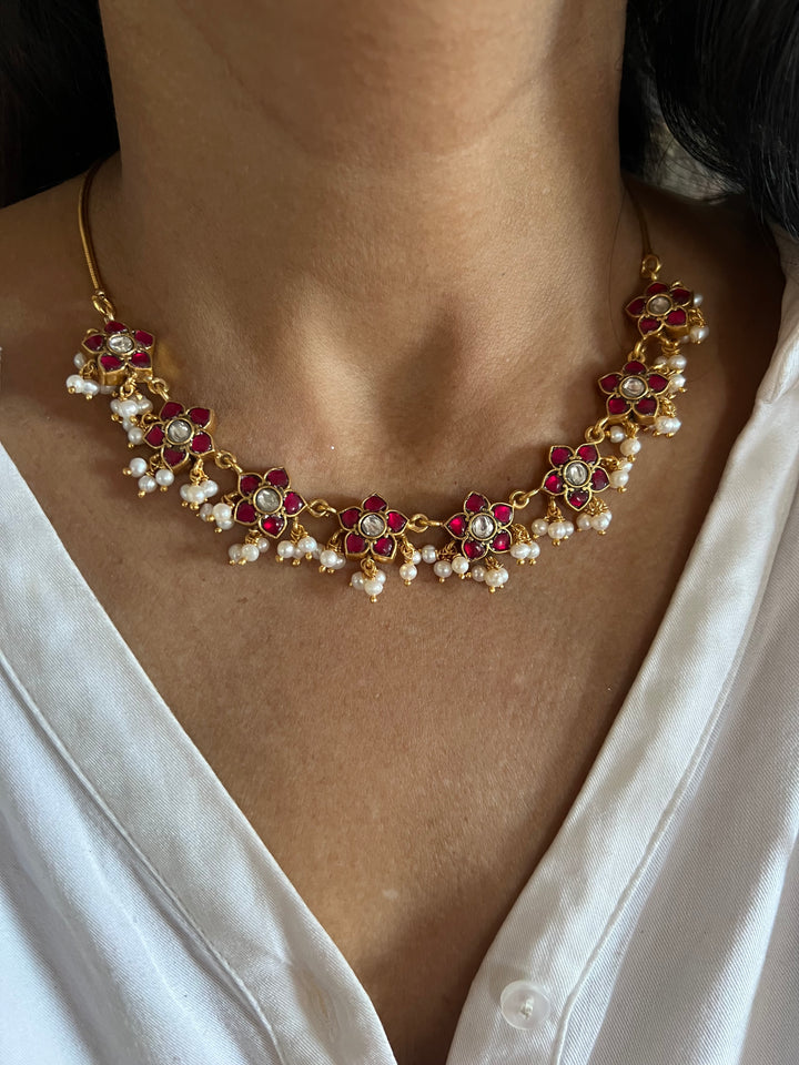 Light Silver Flower Kundan Necklace with Cute Earrings