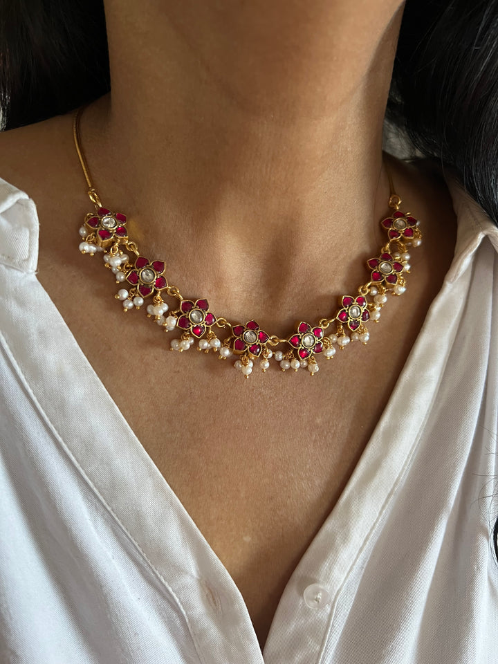 Light Silver Flower Kundan Necklace with Cute Earrings