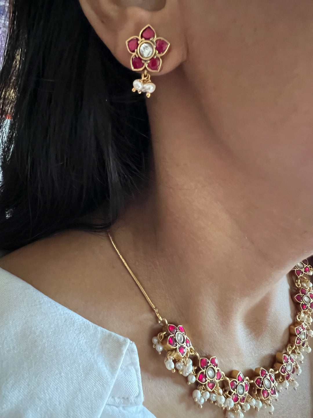 Light Silver Flower Kundan Necklace with Cute Earrings