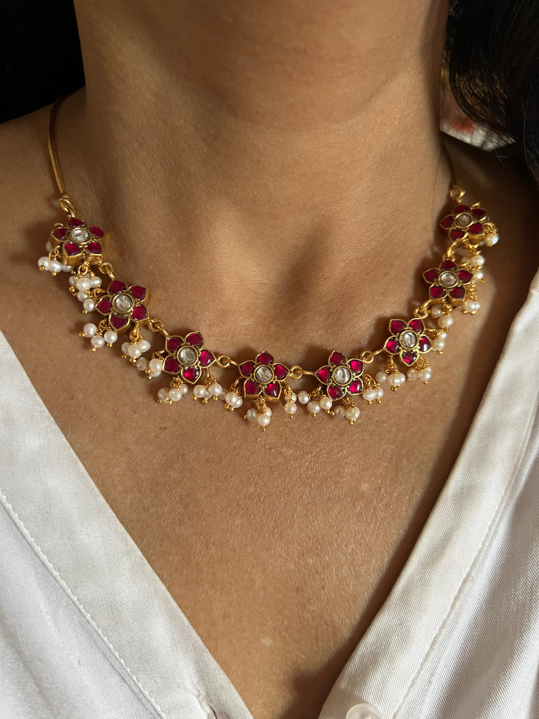 Light Silver Flower Kundan Necklace with Cute Earrings