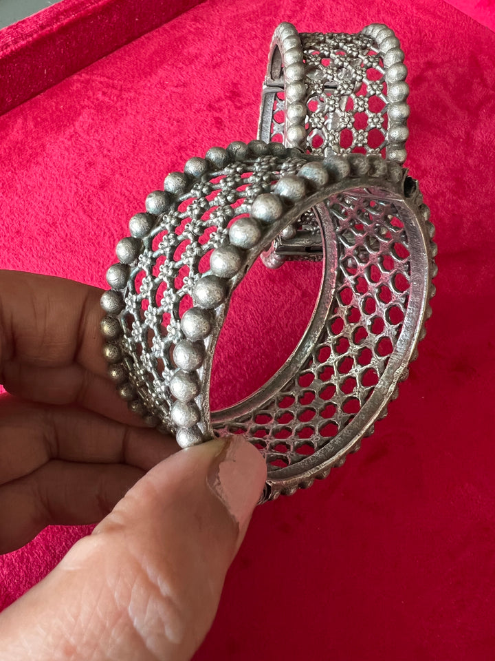 Exquisite Brass Kada Set - Unparalleled Quality and Craftsmanship