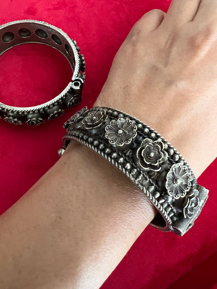 Exquisite Brass Kada Set - Unparalleled Quality and Craftsmanship