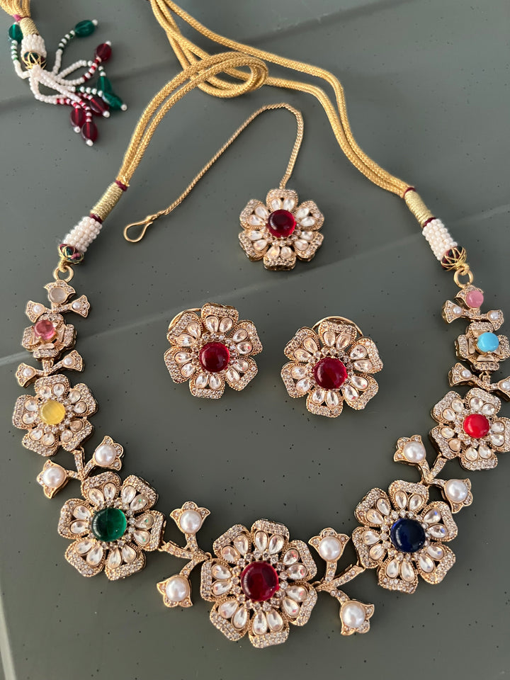 Scintillating Bridal Kundan Necklace with Earrings and Maangtikka