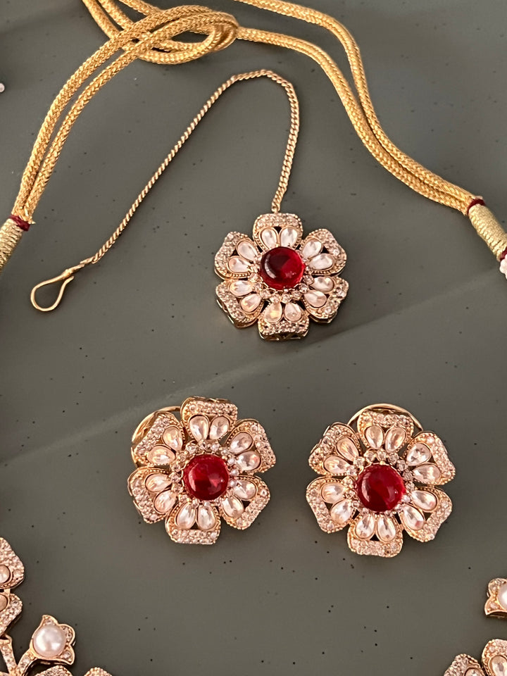 Scintillating Bridal Kundan Necklace with Earrings and Maangtikka