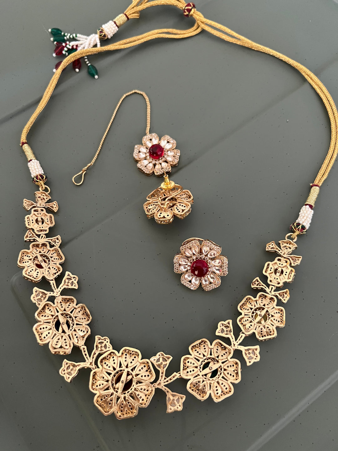 Scintillating Bridal Kundan Necklace with Earrings and Maangtikka