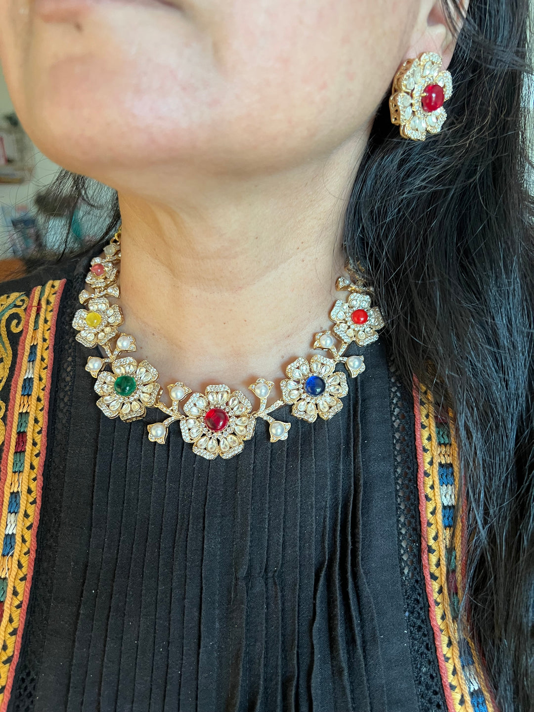 Scintillating Bridal Kundan Necklace with Earrings and Maangtikka