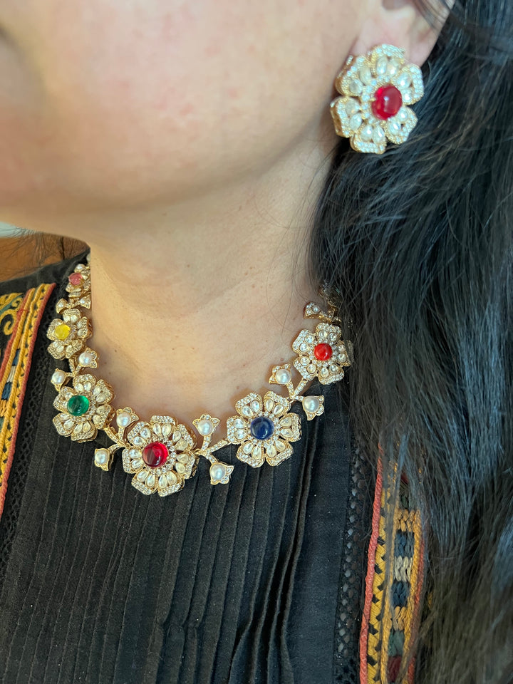 Scintillating Bridal Kundan Necklace with Earrings and Maangtikka