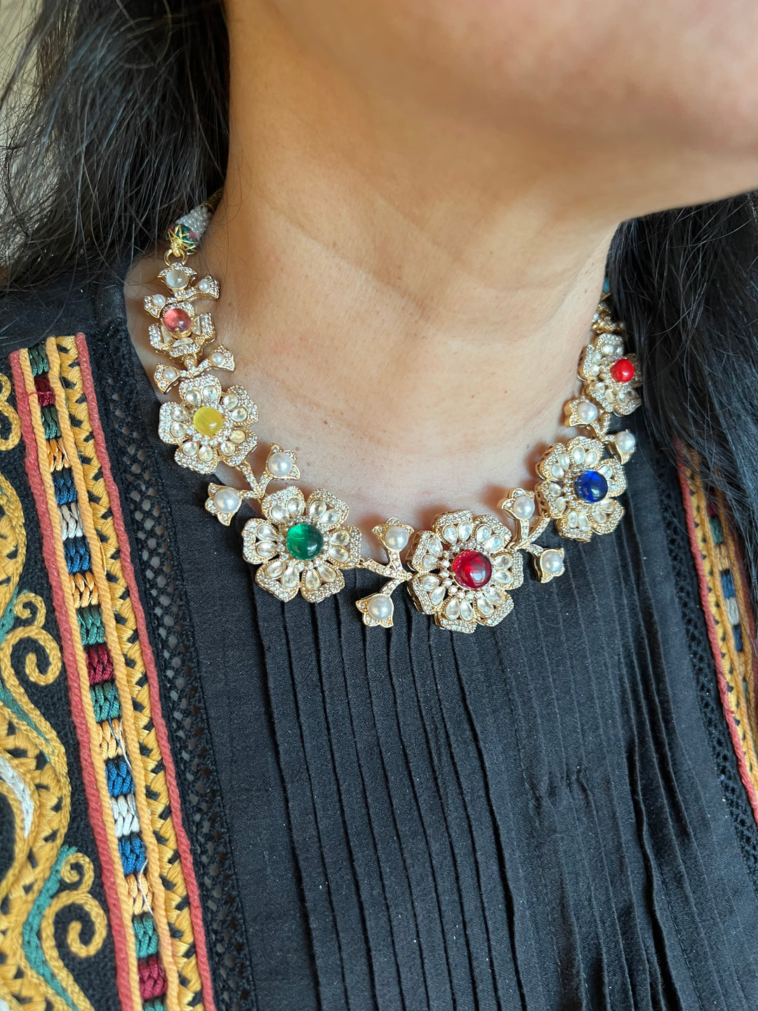 Scintillating Bridal Kundan Necklace with Earrings and Maangtikka