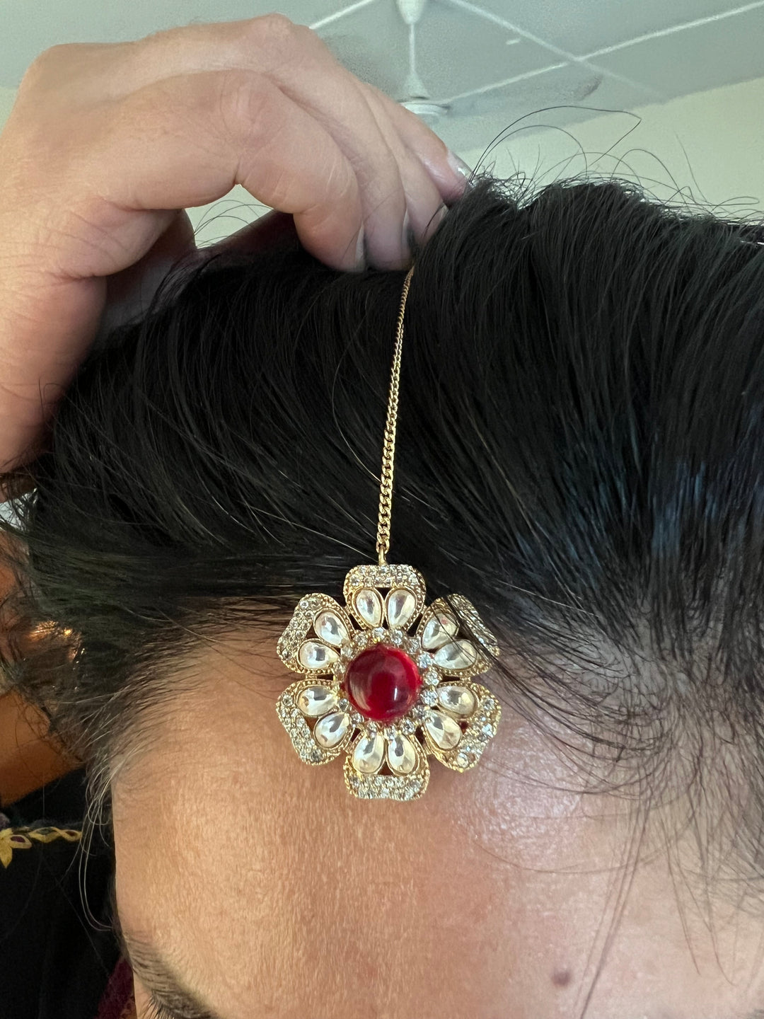 Scintillating Bridal Kundan Necklace with Earrings and Maangtikka