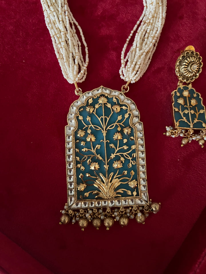 Exquisite Fusion Pendant Necklace Set - A Masterpiece of Elegance
