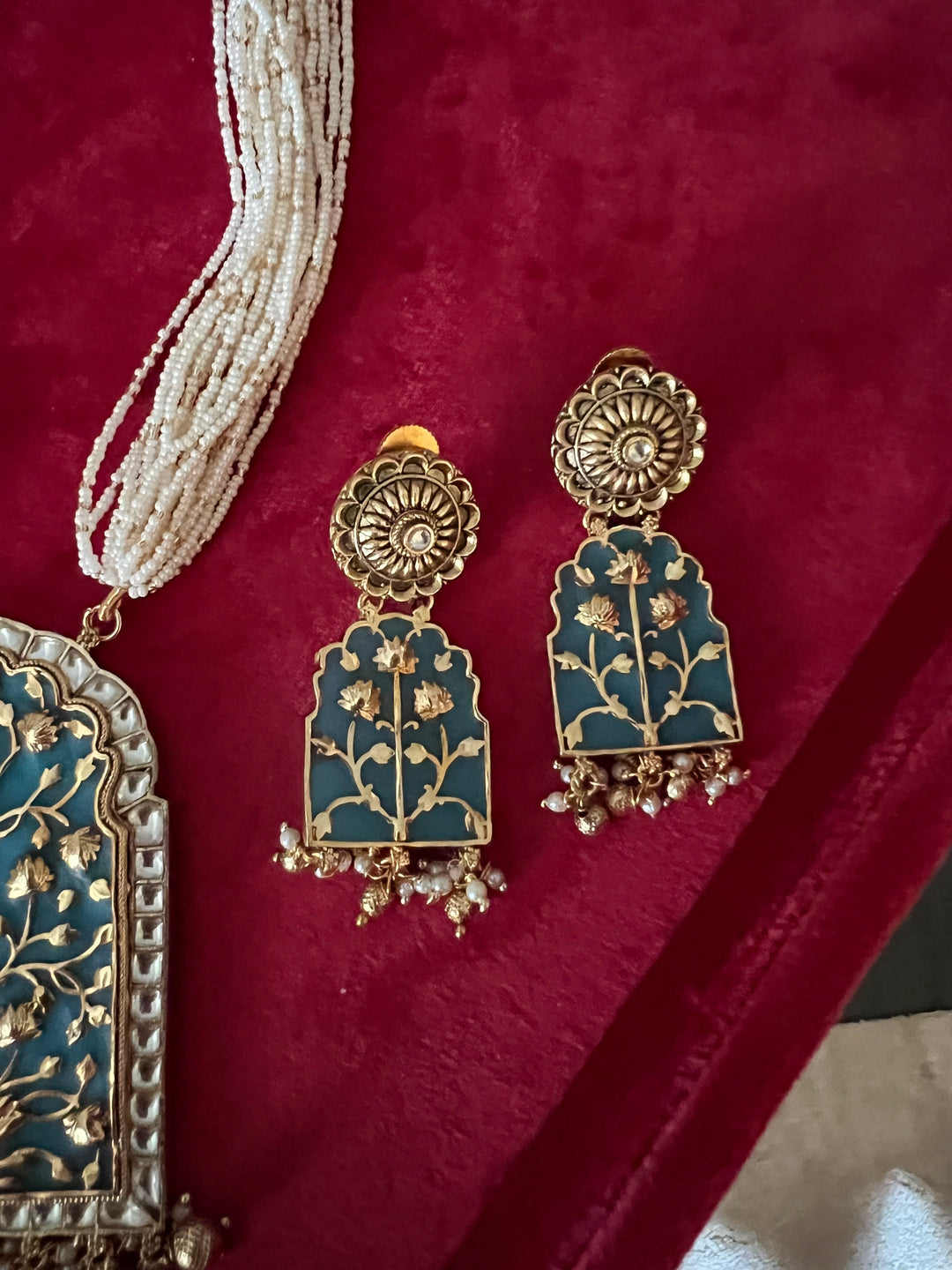 Exquisite Fusion Pendant Necklace Set - A Masterpiece of Elegance