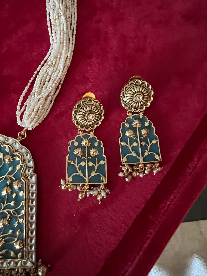 Exquisite Fusion Pendant Necklace Set - A Masterpiece of Elegance