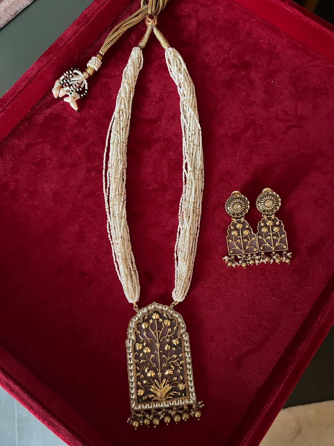 Exquisite Fusion Pendant Necklace Set - A Masterpiece of Elegance