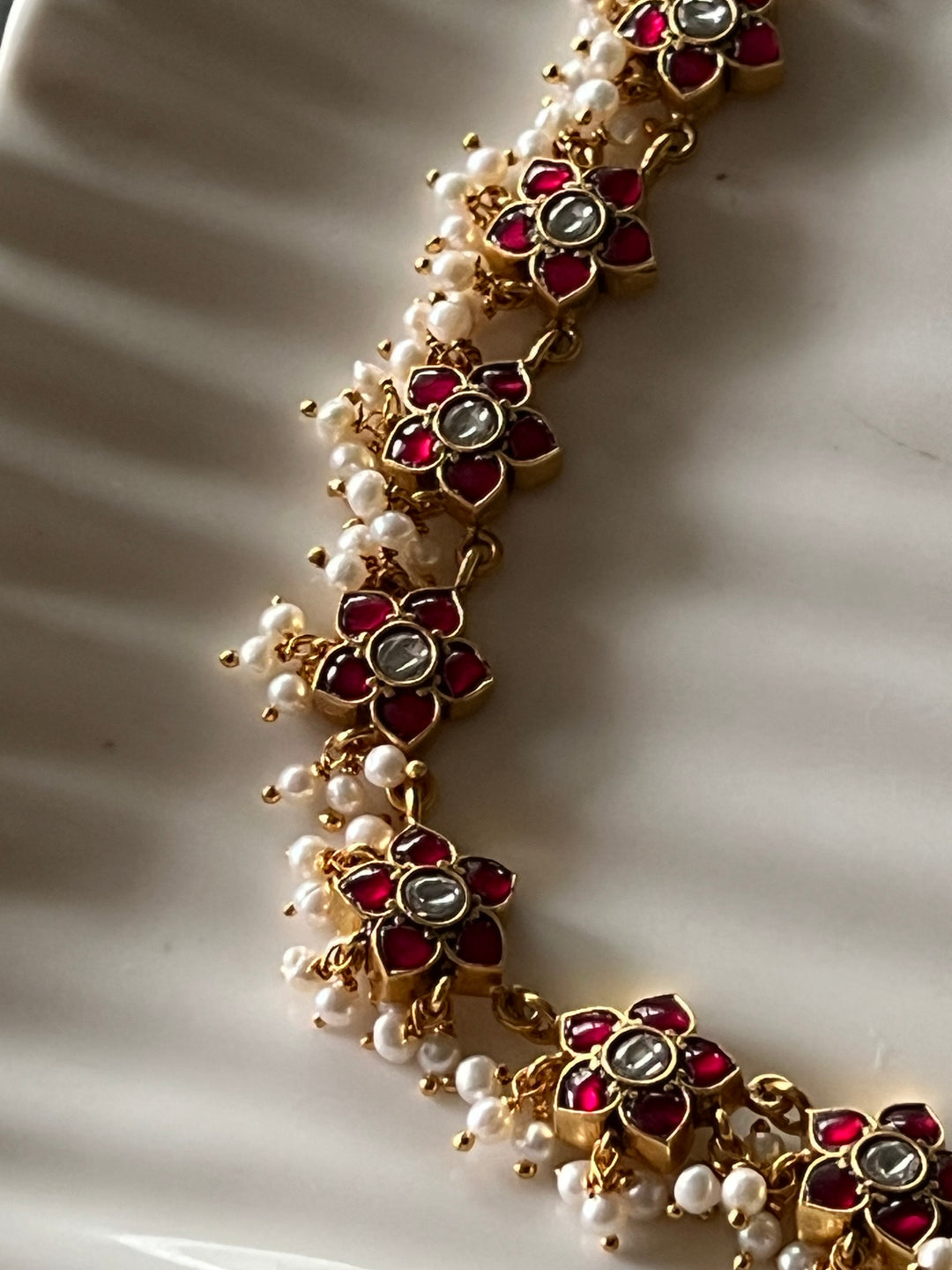 Light Silver Flower Kundan Necklace with Cute Earrings
