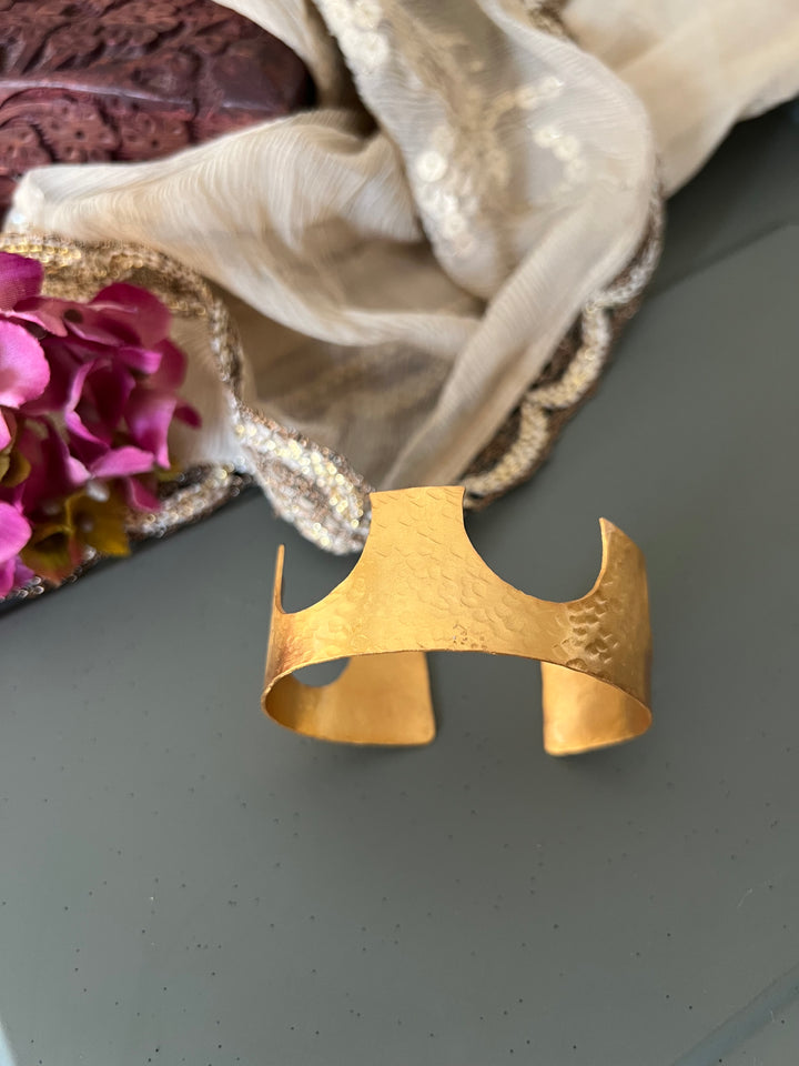 Exquisite Crown Cuff - Unparalleled Quality and Style