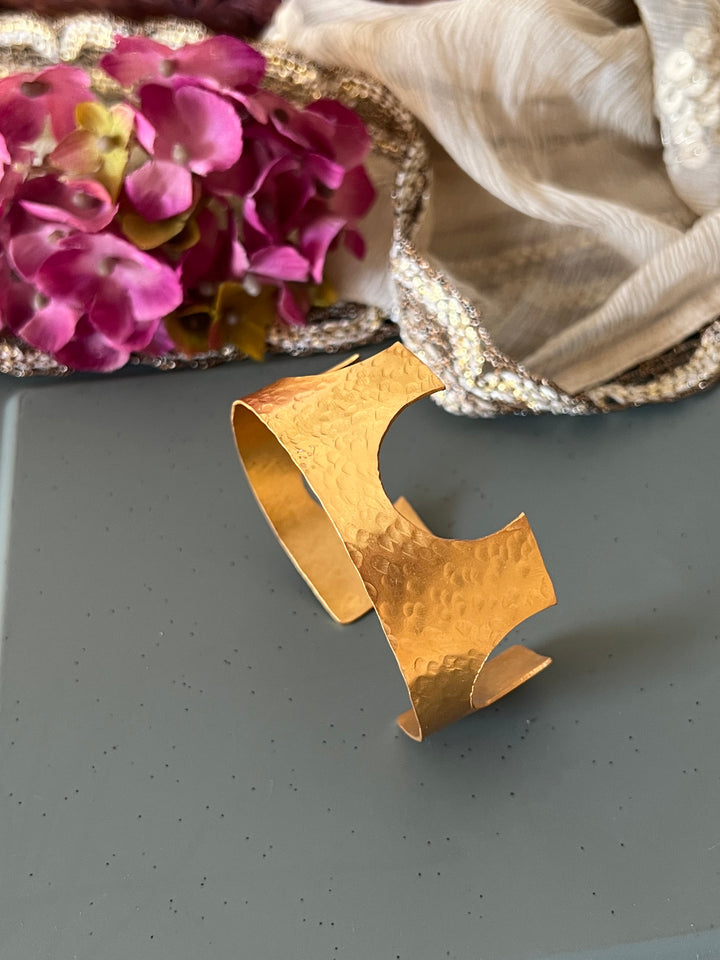 Exquisite Crown Cuff - Unparalleled Quality and Style