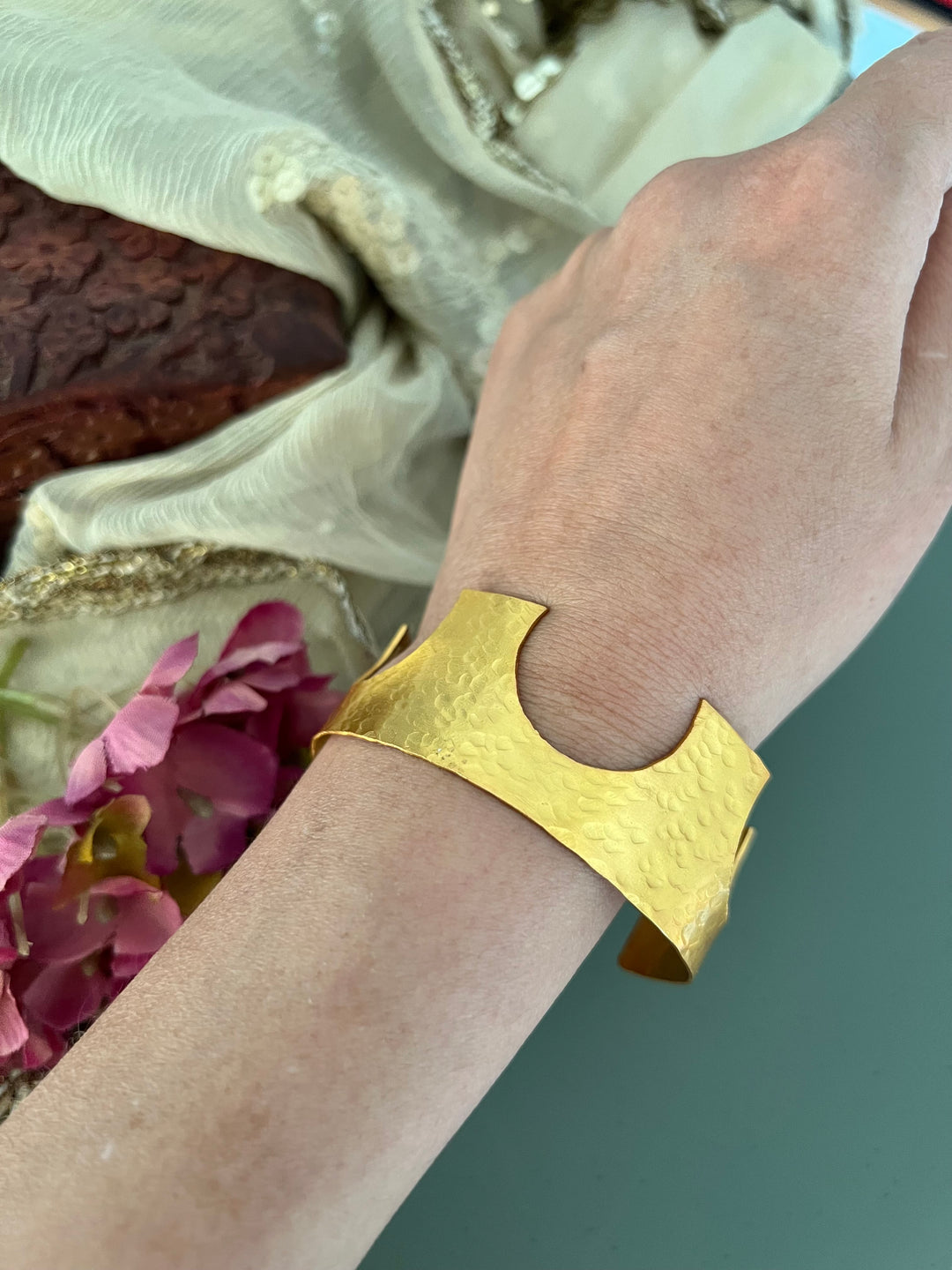 Exquisite Crown Cuff - Unparalleled Quality and Style