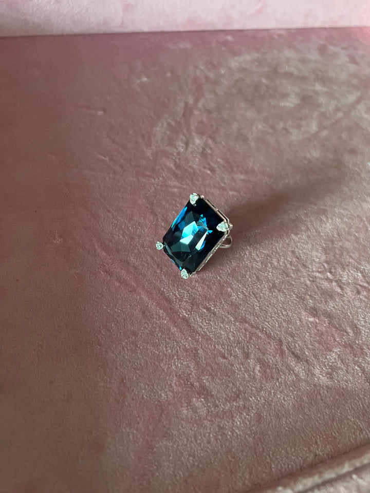 Radiant Elegance: Designer Austrian Crystal Statement Ring