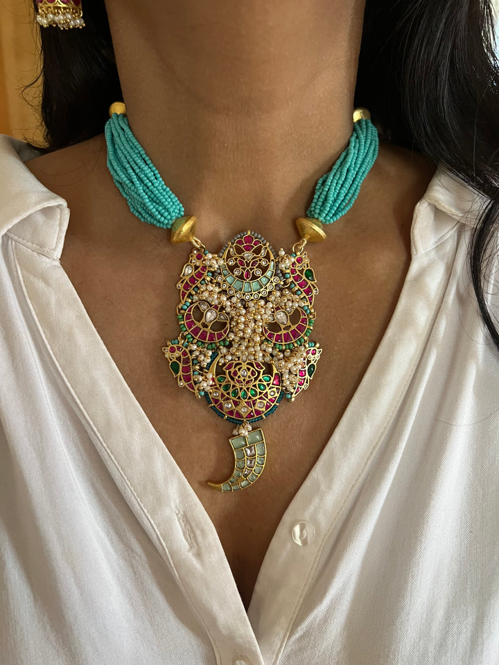 Exquisite Pendant Necklace Set - A Masterpiece of Elegance