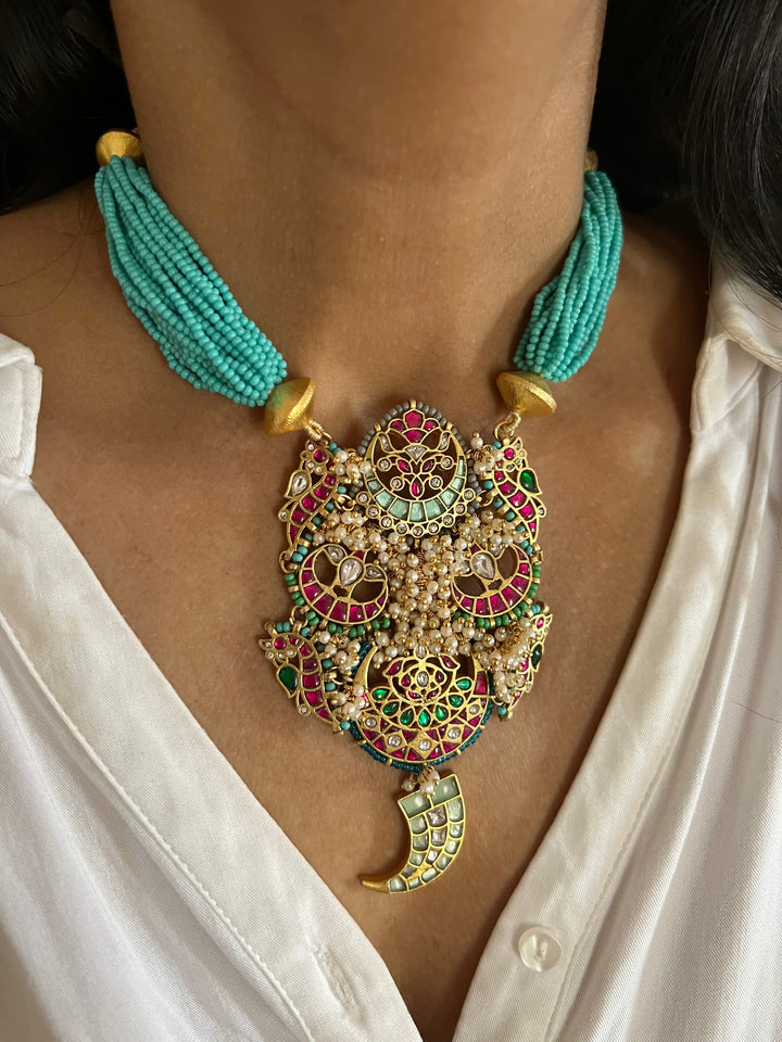 Exquisite Pendant Necklace Set - A Masterpiece of Elegance