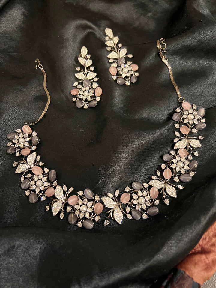 Designer Victorian Choker Necklace with Earrings