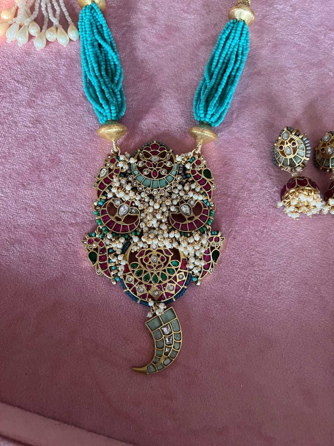 Exquisite Pendant Necklace Set - A Masterpiece of Elegance