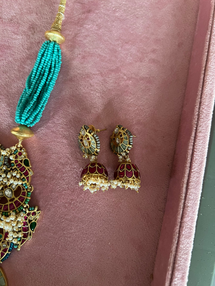 Exquisite Pendant Necklace Set - A Masterpiece of Elegance