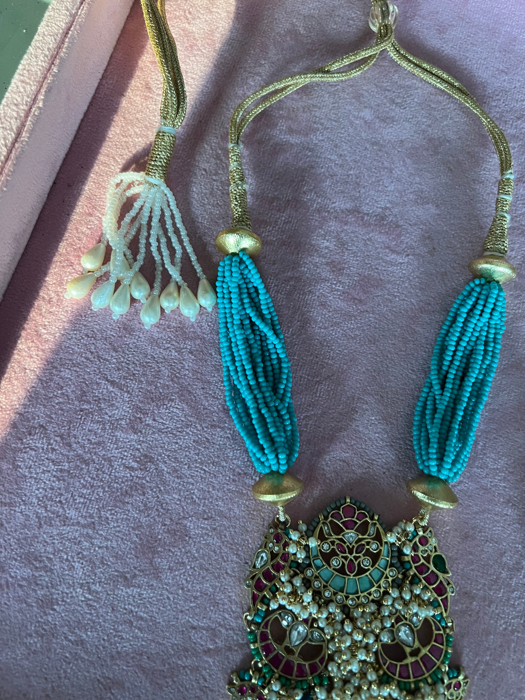 Exquisite Pendant Necklace Set - A Masterpiece of Elegance