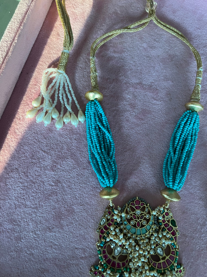 Exquisite Pendant Necklace Set - A Masterpiece of Elegance