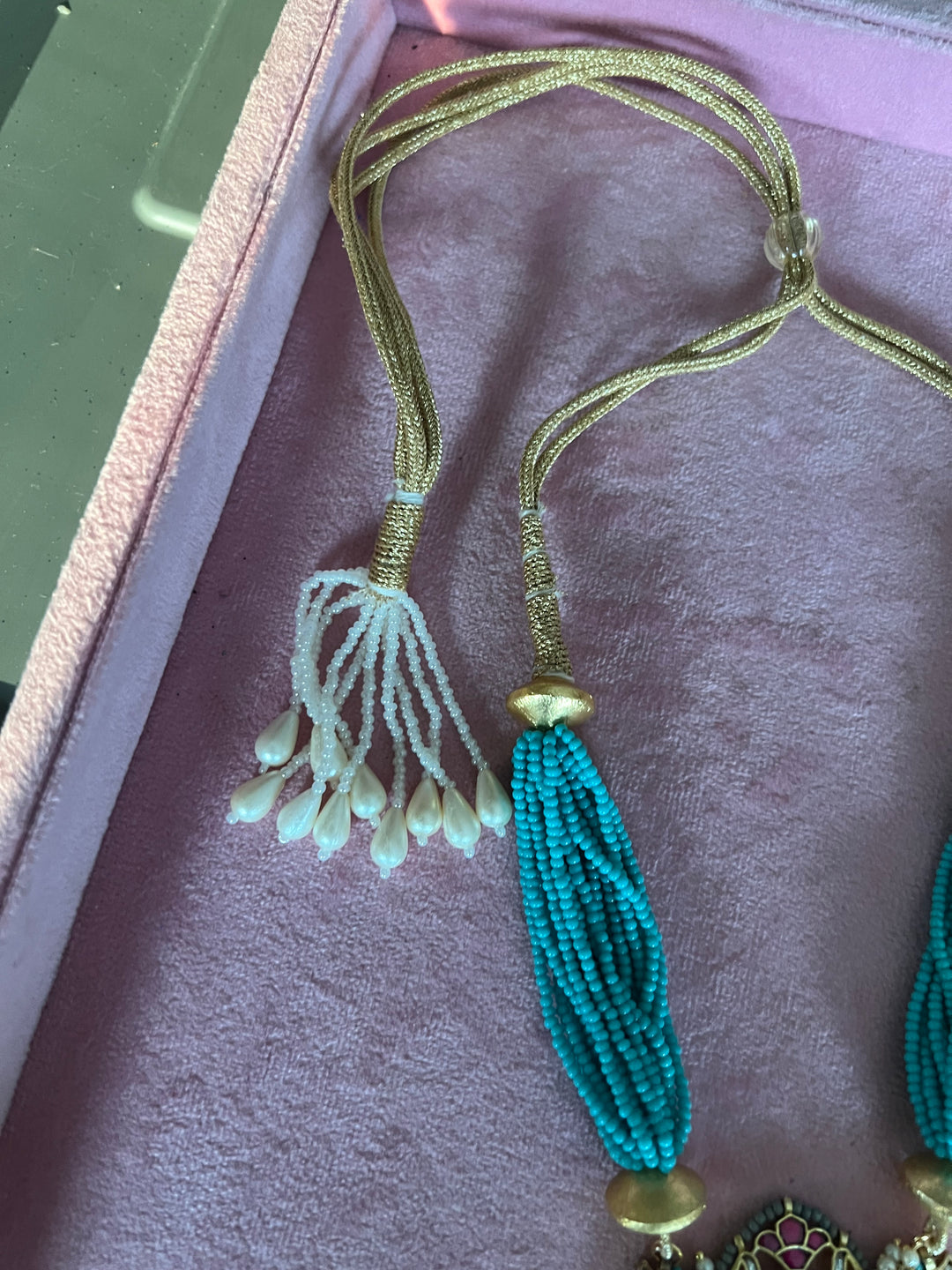 Exquisite Pendant Necklace Set - A Masterpiece of Elegance