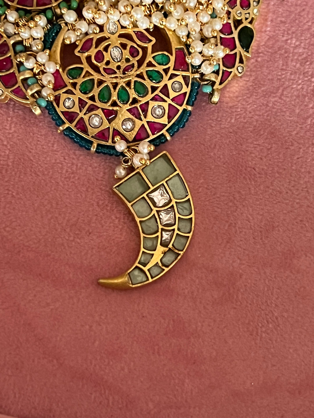 Exquisite Pendant Necklace Set - A Masterpiece of Elegance