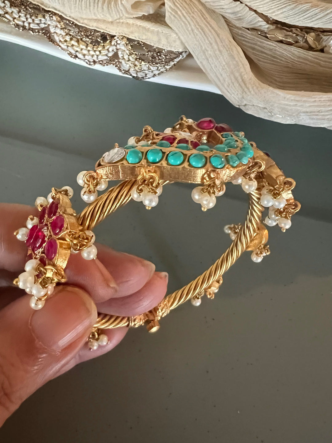 Beautiful Jadau Bangle with Exclusive Kundan Embellishment